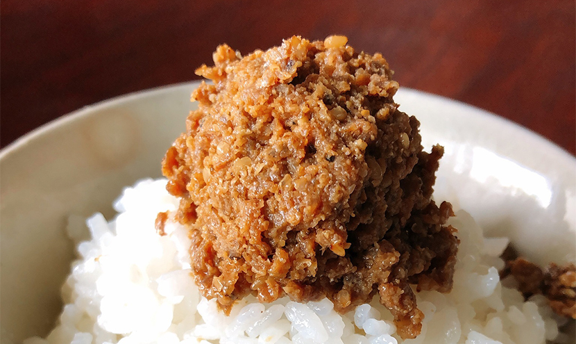 “AgoGoma" sprinkles with flying fish